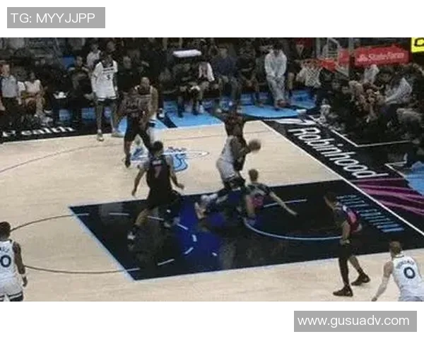 镜头捕捉：独行侠赛场小动作引发热议